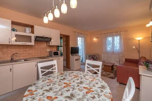 Apartment, Garden View | Living room | Flat-screen TV - Villa Bakica (Trogir)