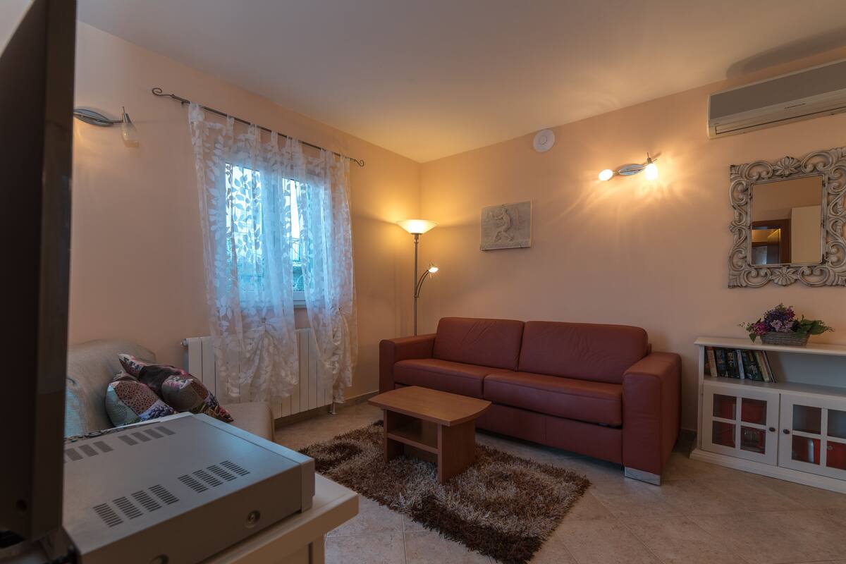 Apartment, Garden View | Living room | Flat-screen TV