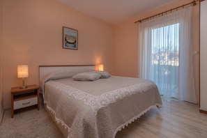 Apartment, Garden View | Iron/ironing board, free WiFi, bed sheets - Villa Bakica (Trogir)