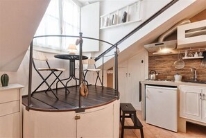 Studio | Dineren op de kamer