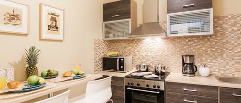 Apartment, 4 Bedrooms, City View | Private kitchen | Full-size fridge, microwave, oven, stovetop