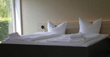 Ropa de cama hipoalergénica, escritorio y cortinas blackout 