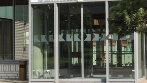 숙박 시설 입구