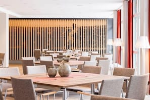Bar (on property) - K6 Seminarhotel GmbH (Halberstadt)