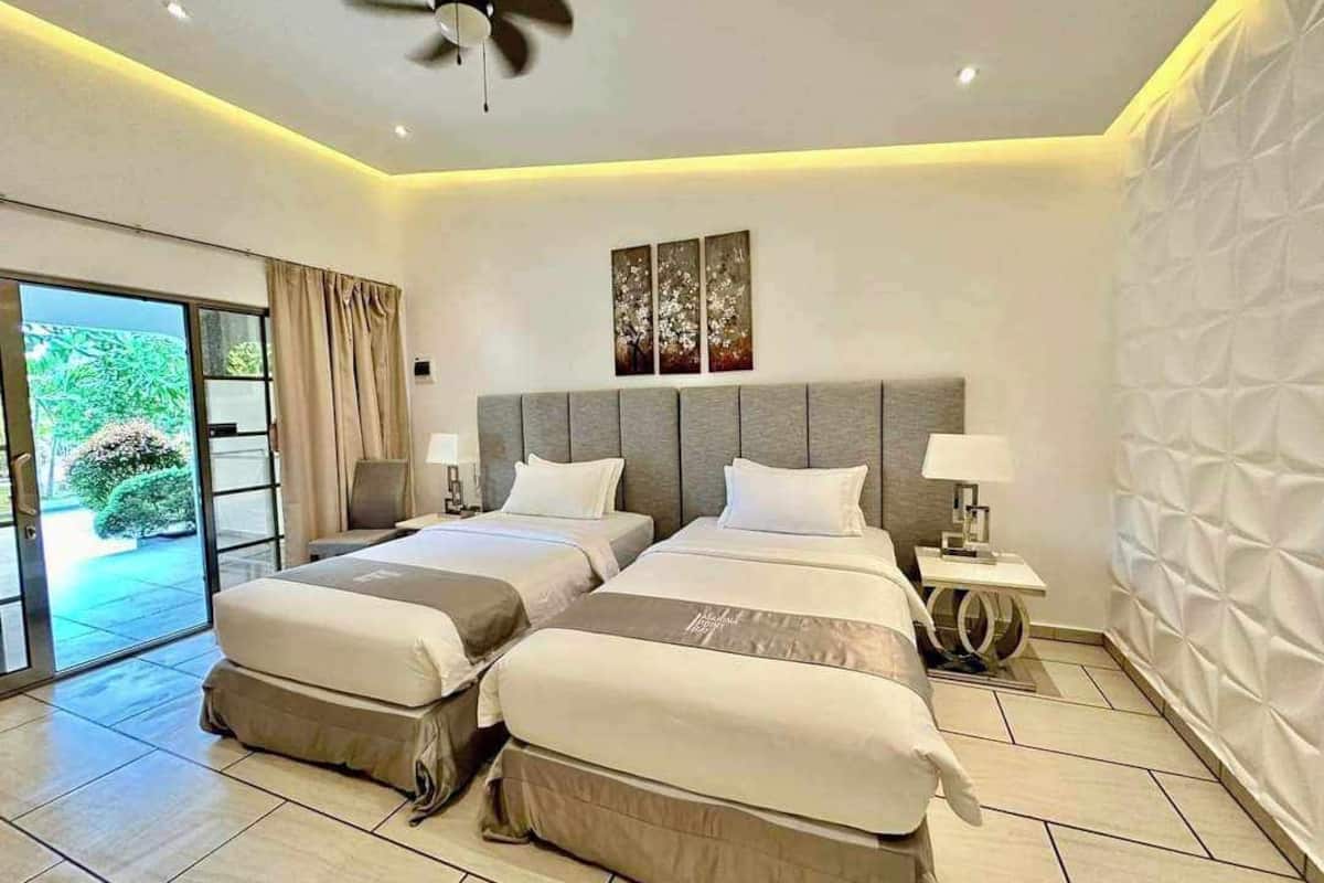 Laguna Twin Room