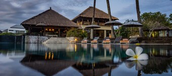 5BR Ocean View Villa Mary w/ Canggu Beach Access