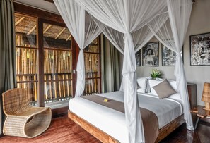 5 bedrooms, in-room safe, blackout drapes, iron/ironing board