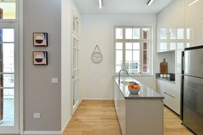 Design-Apartment, 2 Schlafzimmer, Nichtraucher | Eigene Küche | Kühlschrank, Mikrowelle, Ofen, Herdplatte