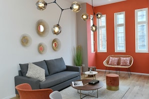 Design-Apartment, 2 Schlafzimmer, Nichtraucher | Wohnbereich | Plasmafernseher