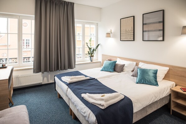 Superior Double or Twin Room | In-room safe, desk, laptop workspace, soundproofing - Fama Residence (Gdansk)