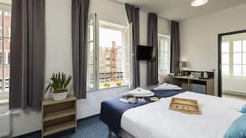 Habitación Deluxe con 1 cama doble o 2 individuales | 1 dormitorio, caja fuerte, escritorio