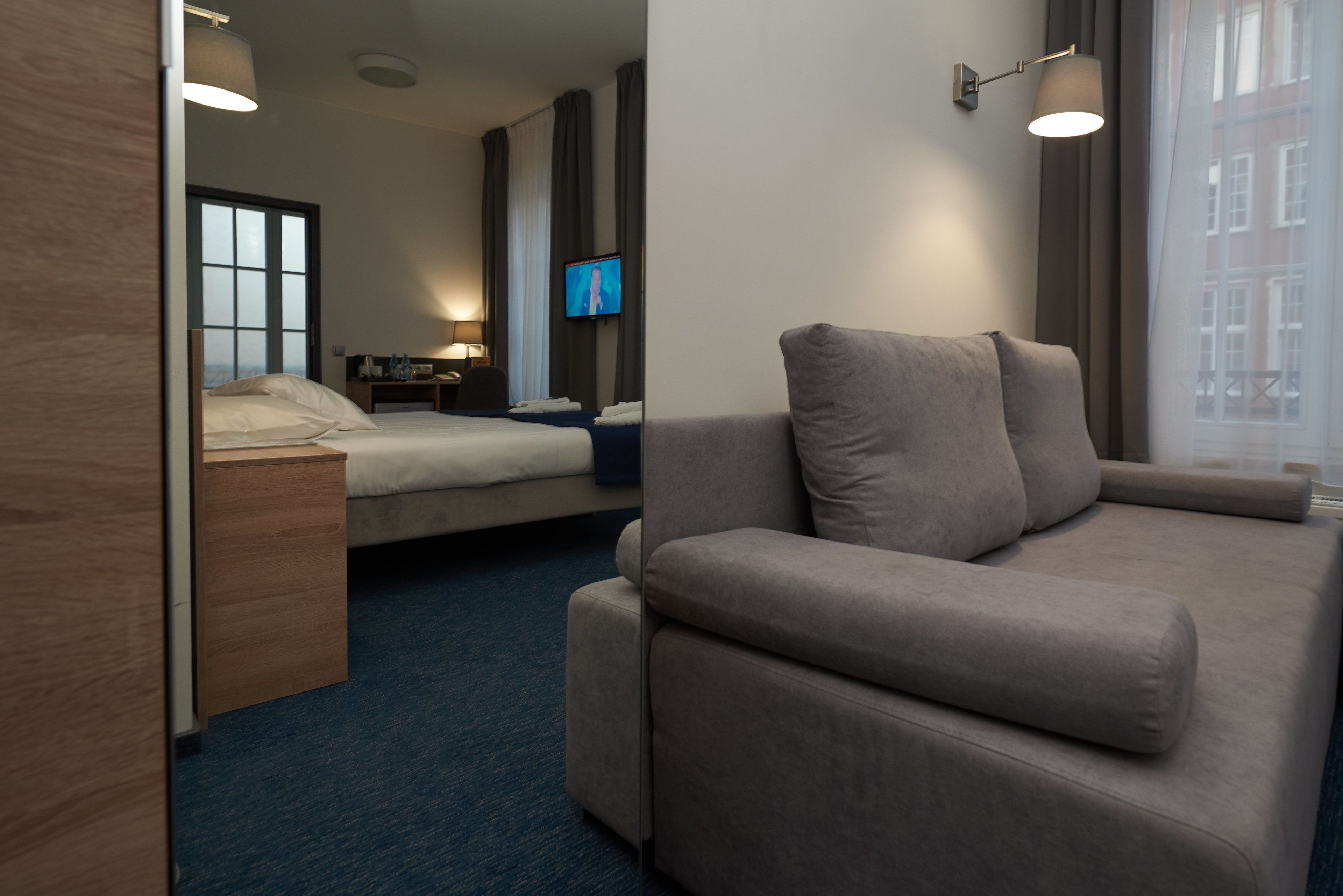 quadruple room | in-room safe, desk, laptop workspace, soundproofing