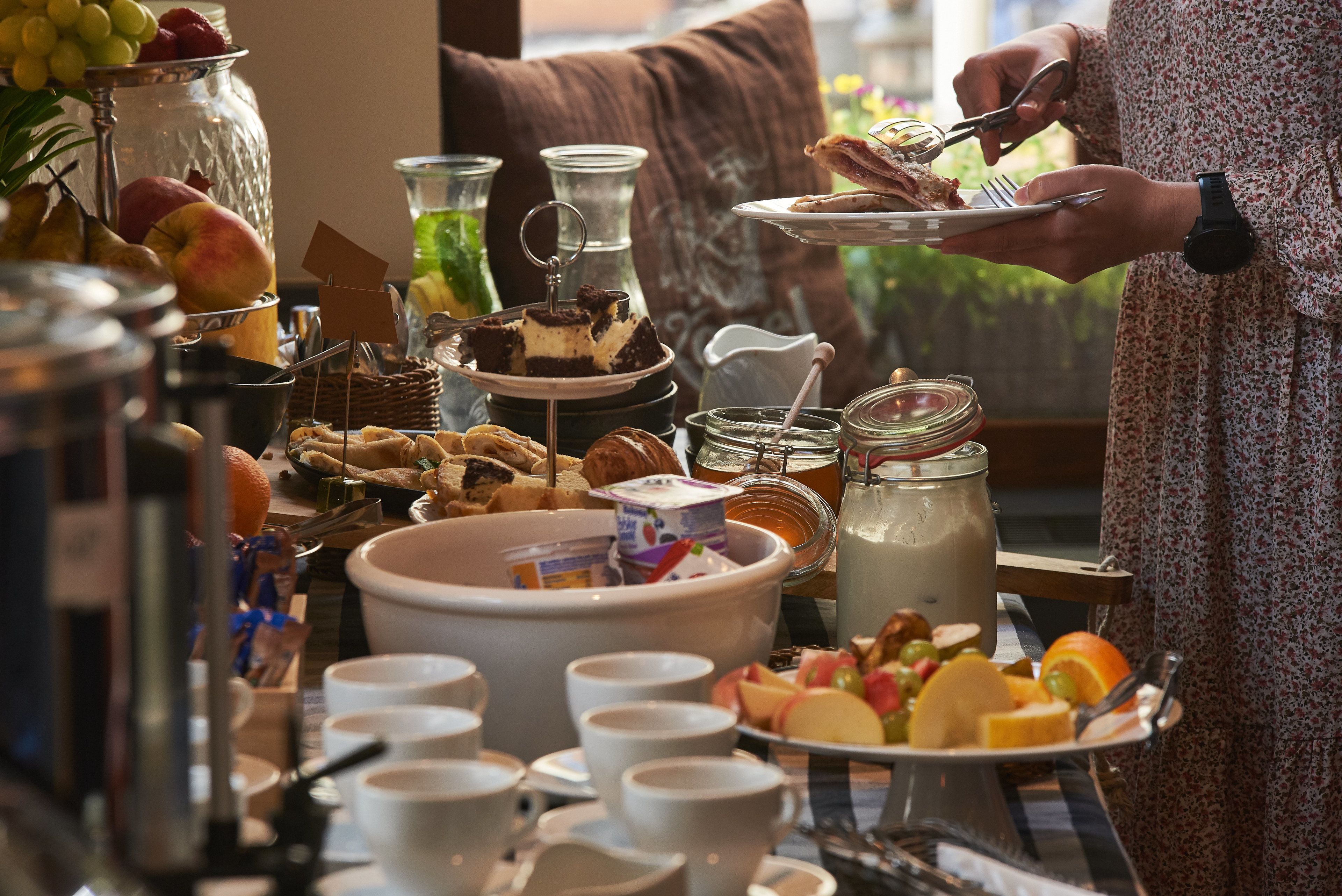 daily buffet breakfast (pln 65 per person)
