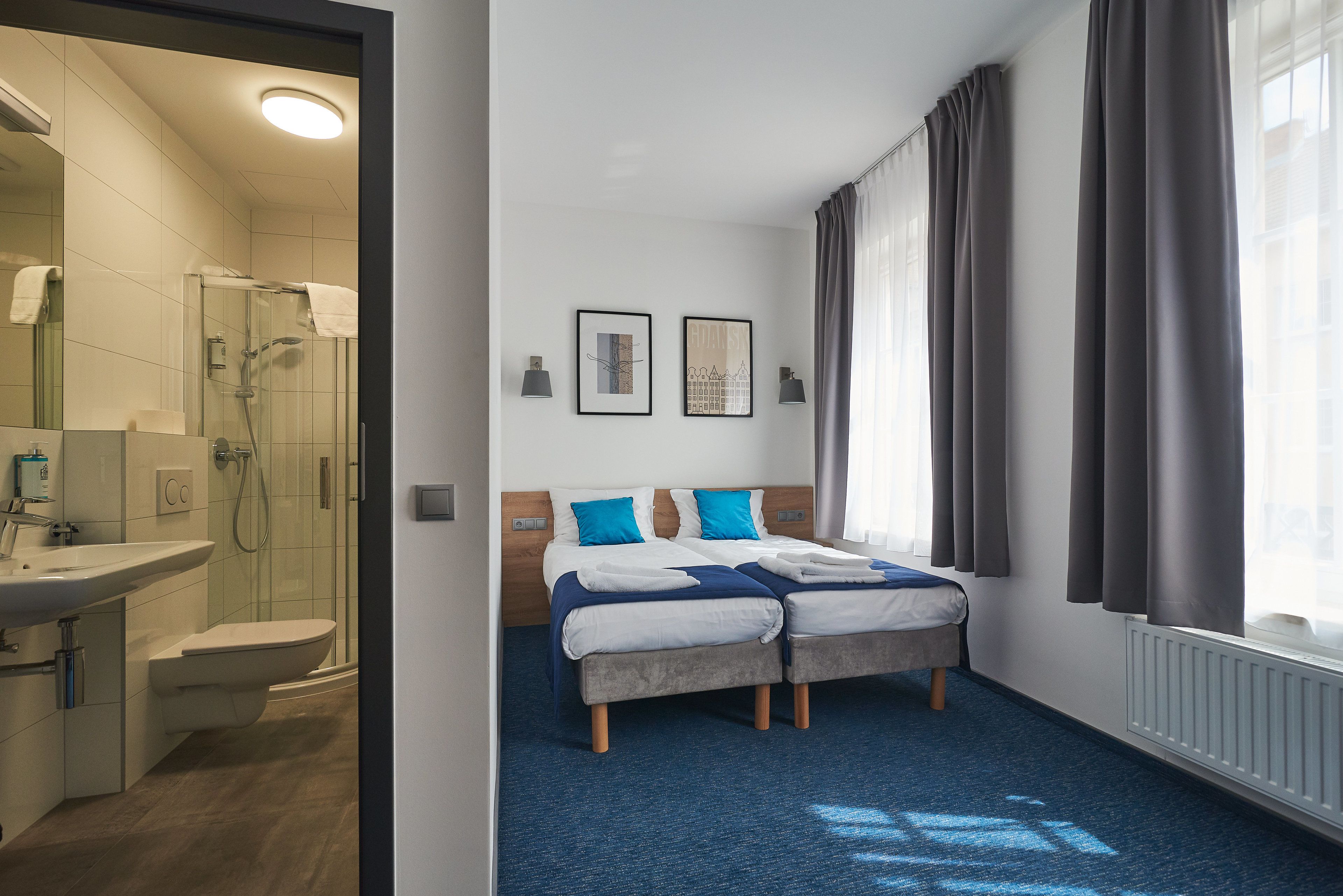 economy double room | in-room safe, desk, laptop workspace, soundproofing