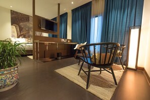 Traditional Suite, 1 Queen Bed, Non Smoking | In-room safe, soundproofing, free WiFi, bed sheets - Hotel Gallery 67 (Kolkata)