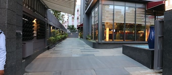 Hotel Gallery 67