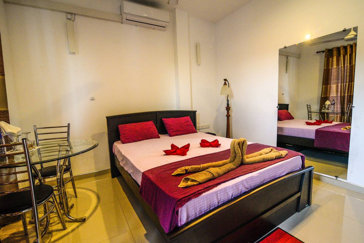 2 bedrooms, desk, soundproofing, iron/ironing board (on request)