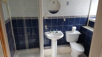 Familienzimmer | Dusche im Bad