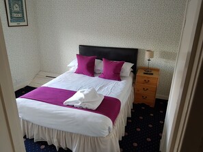 Basic Double Room | Iron/ironing board, free WiFi, bed sheets - The Castle Hotel (Coldstream)