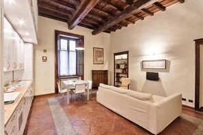 Appartement, 1 chambre | Coin séjour
