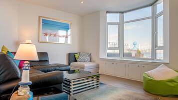 TV, DVD player, books, stereo