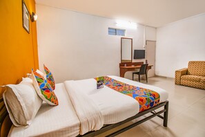 Desk, rollaway beds, free WiFi
