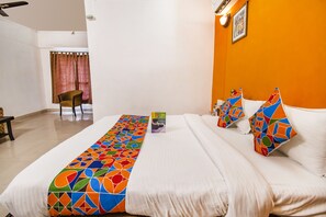 Desk, rollaway beds, free WiFi