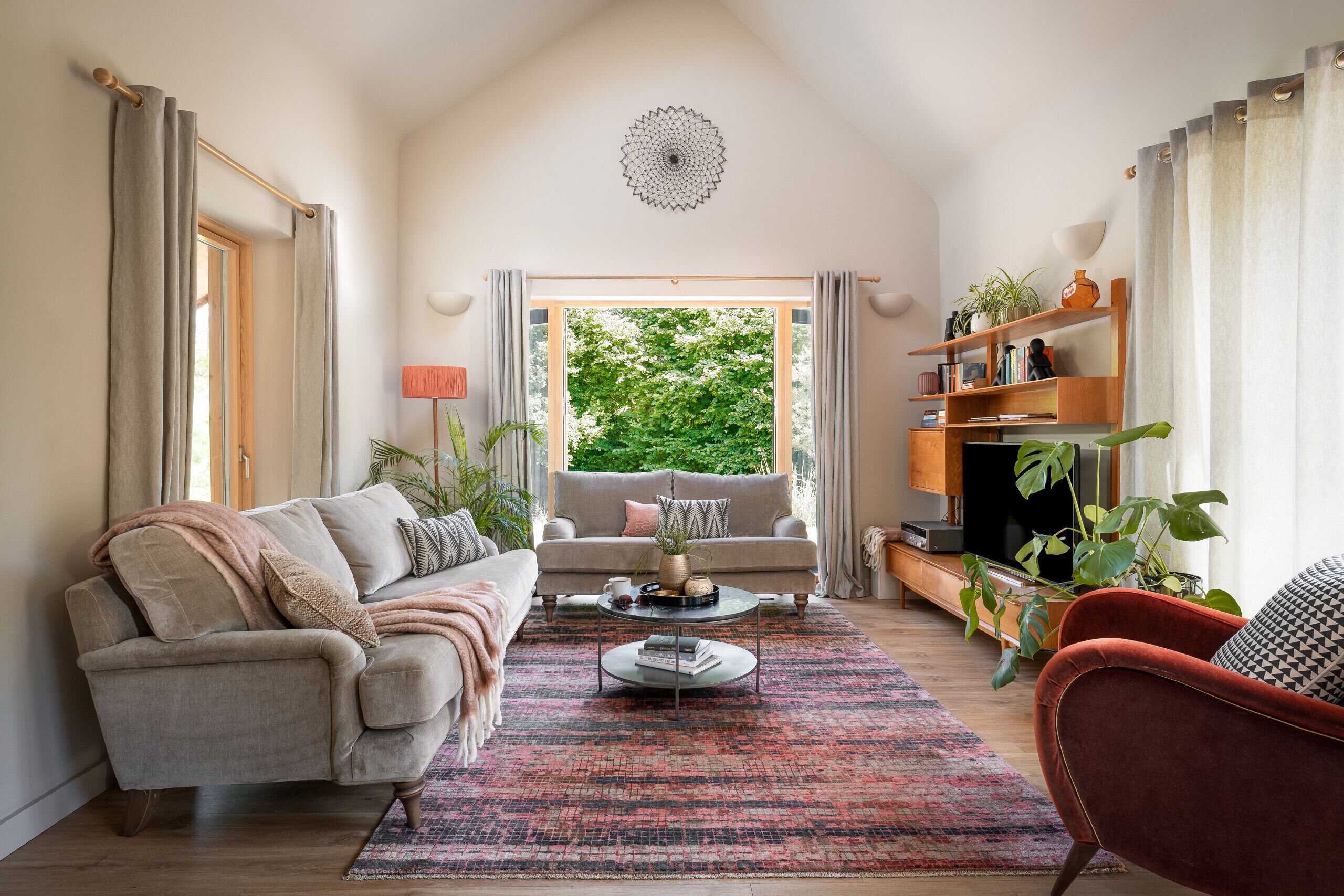 Télévision, jeux vidéo, lecteur de DVD, livres