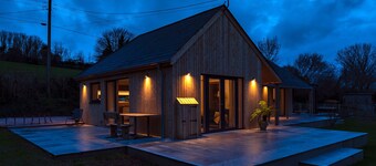 Sunnybrook - Carbon Neutral, Woodfired Hottub, near beach