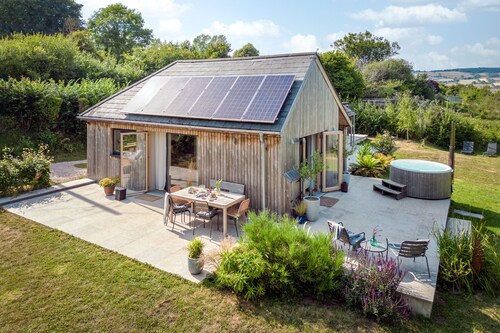 Sunnybrook – Luxury Eco Retreat with Hot Tub Near Shaldon