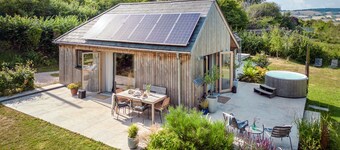 Sunnybrook – Luxury Eco Retreat with Hot Tub Near Shaldon