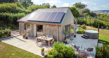 Sunnybrook – Luxury Eco Retreat with Hot Tub Near Shaldon