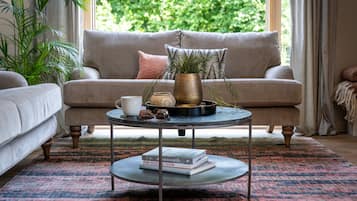 Télévision, jeux vidéo, lecteur de DVD, livres