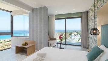 Junior Suite, Hot Tub, Sea Facing (Outdoor Jetted Tub) | Minibar, in-room safe, soundproofing, free WiFi
