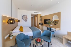 Kamar, pemandangan laut | Minibar, brankas, kedap suara, dan Wi-Fi gratis