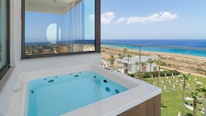 小型套房, 热水浴缸, 临海 (Outdoor Jetted Tub) | 客房景观
