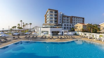 Outdoor pool, pool umbrellas, sun loungers