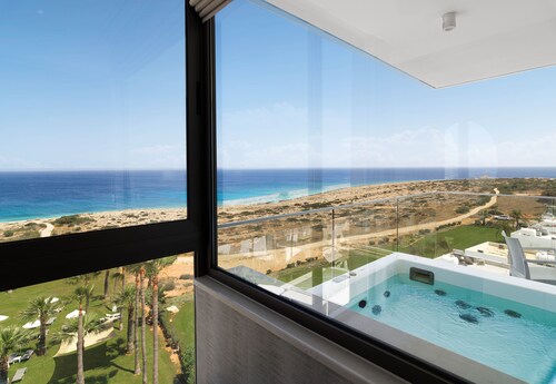 Leonardo Crystal Cove & Spa by the sea - Adults Only