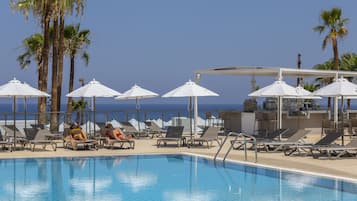 Outdoor pool, pool umbrellas, sun loungers