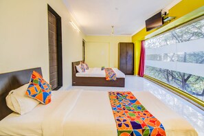 Desk, rollaway beds, free WiFi