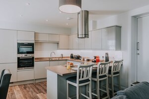 Exclusive Apartment, 2 Bedrooms, Accessible, Non Smoking | Private kitchen | Full-size fridge, microwave, oven, stovetop