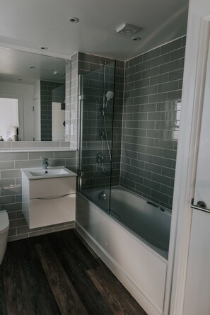 Bathroom - Cavendish House (Windsor)