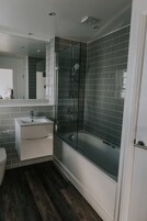 Exclusive Apartment, 2 Bedrooms, Accessible, Non Smoking | Bathroom | Shower, free toiletries, hair dryer, towels