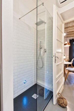 Apartment, 1 Schlafzimmer | Badezimmer | Dusche, Haartrockner, Bidet, Handtücher