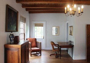 Comfort Double Room, 1 Queen Bed, Ensuite, Mountain View | Living area | Books - Moffid's Place (Swellendam)