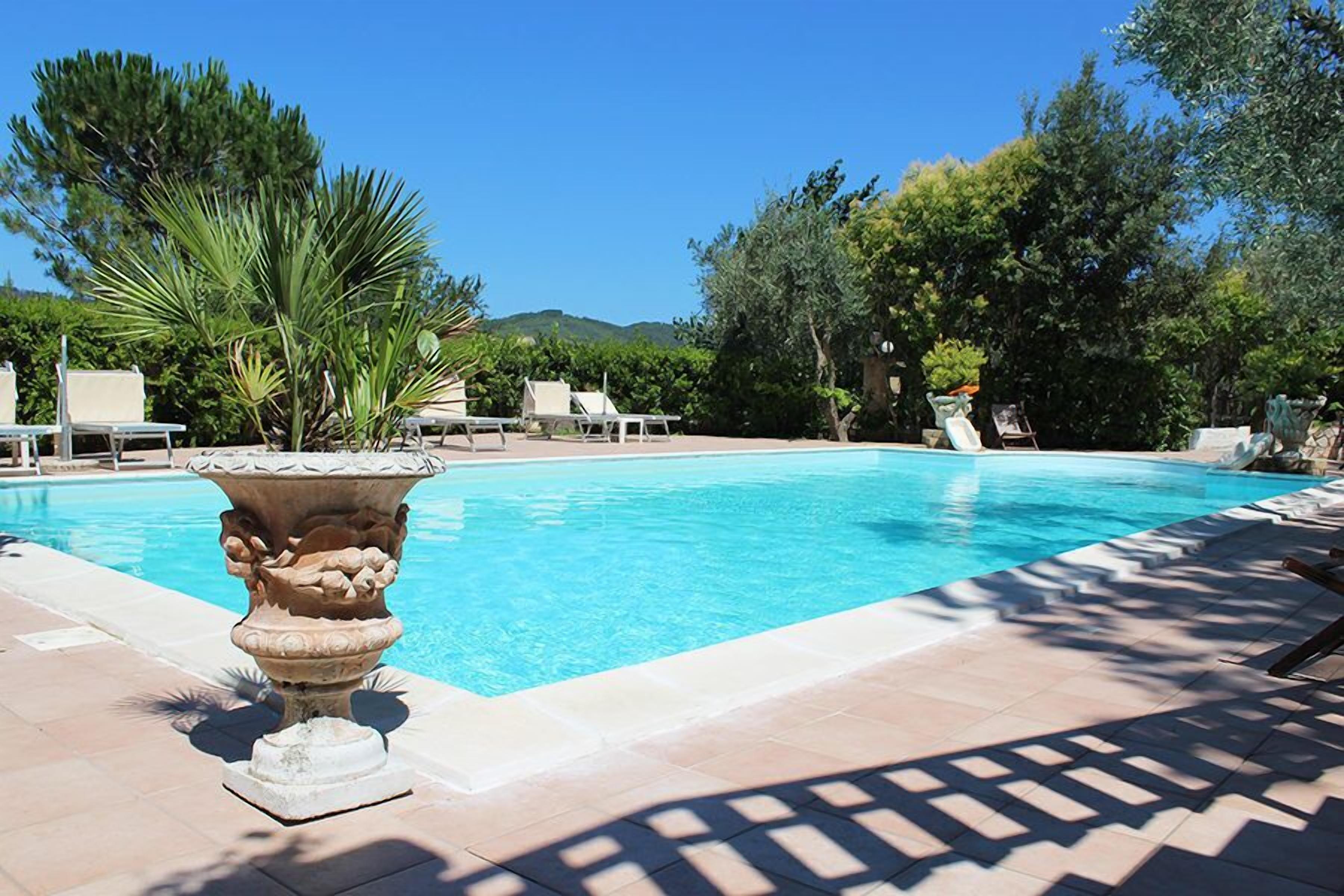 Piscine extérieure (ouverte en saison)