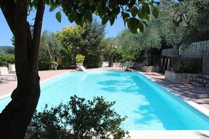 Piscine extérieure (ouverte en saison)
