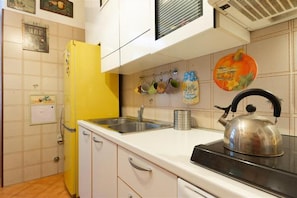 Departamento, 2 habitaciones | Cocina privada | Refrigerador con congelador y parrilla de estufa