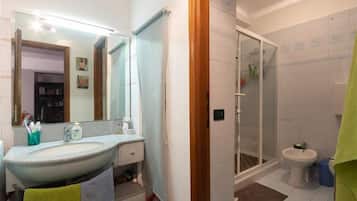 Appartamento, 2 camere da letto | Bagno | Doccia, asciugamani, shampoo