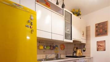 Apartment, 2 Bedrooms | Private kitchen